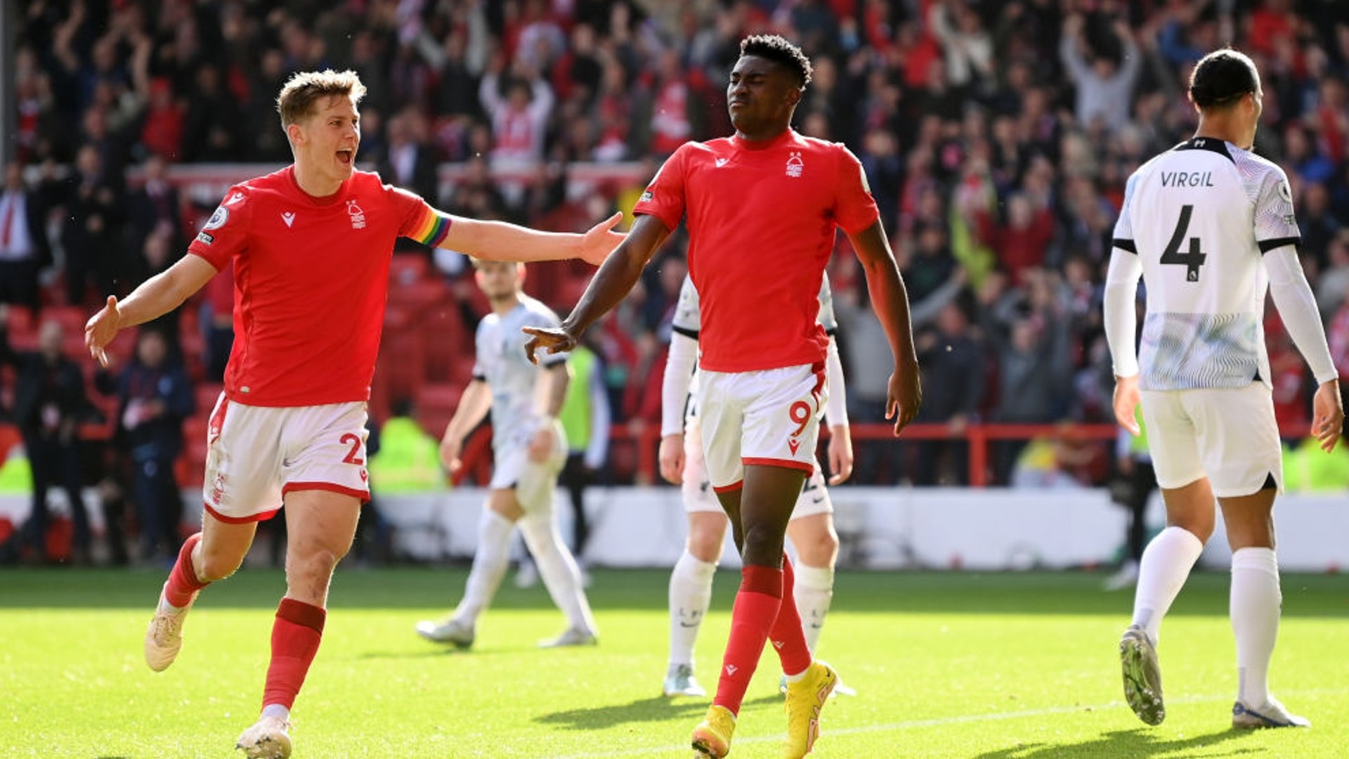 特别是在英 特别是在英